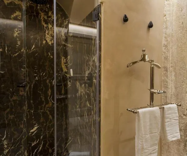 Palazzo Maresgallo & 4*