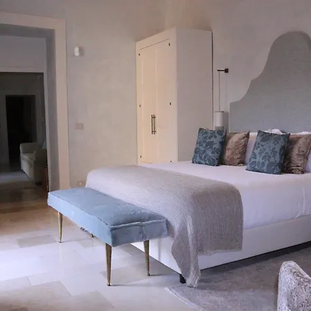 Palazzo Maresgallo & 4*