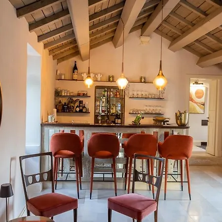Palazzo Maresgallo & Bed & Breakfast 4*